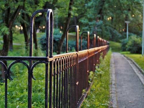 What Makes Aluminum and Steel Fences Different