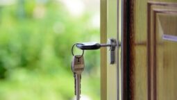 Signs of a Leaky Roof in Your House